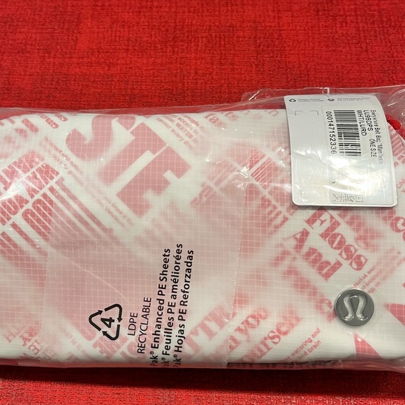 🍁ON SALE🍂LULULEMON AUTHENTIC EVERYWHERE BELT RED/WHITE MANIFESTO PRINT CROSSBODY - Picture 7 of 17